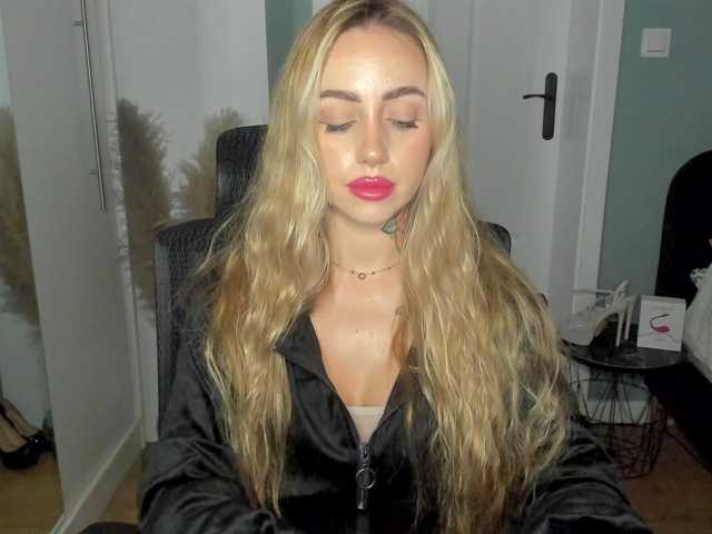 SEXYcoralie live cam on BongaCams