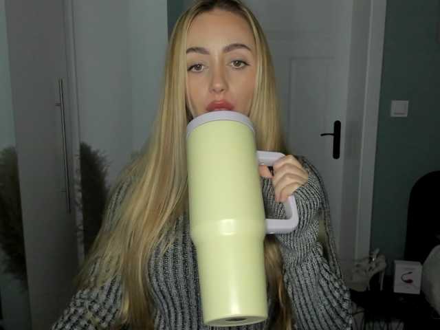 SEXYcoralie live cam preview