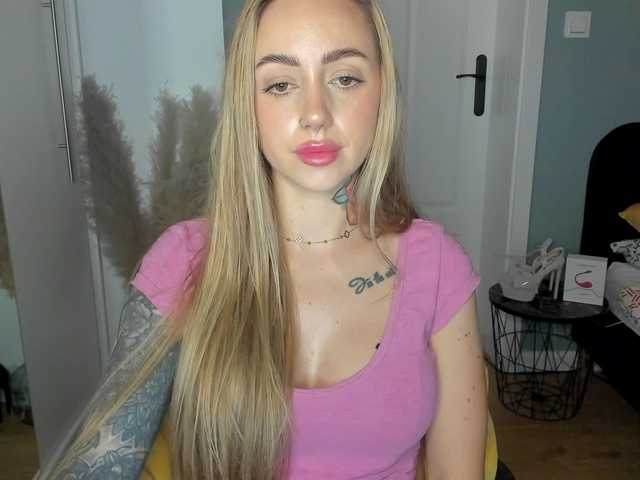 SEXYcoralie live cam on BongaCams