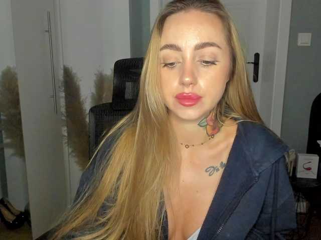 SEXYcoralie live cam on BongaCams