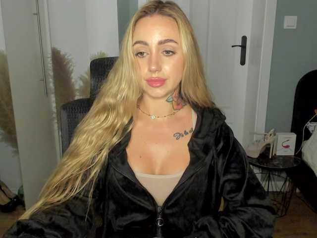 SEXYcoralie live cam on BongaCams