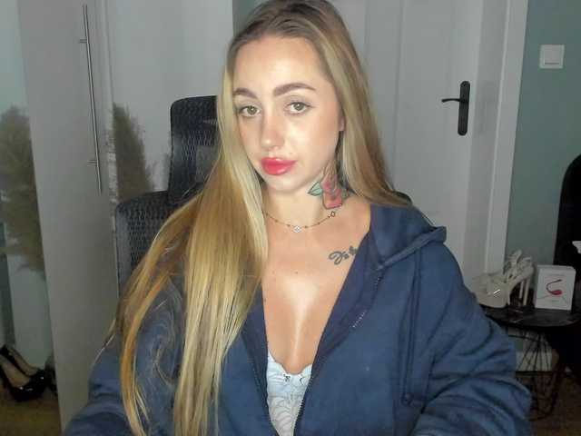 SEXYcoralie live cam on BongaCams