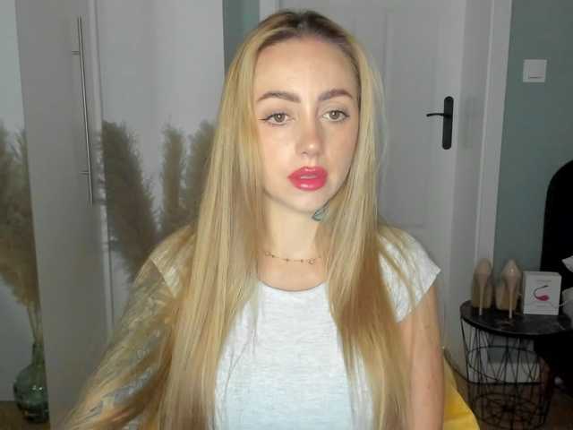 SEXYcoralie live cam on BongaCams
