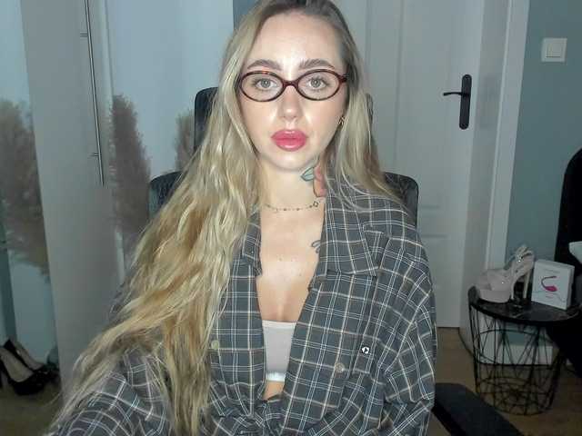 SEXYcoralie live cam on BongaCams