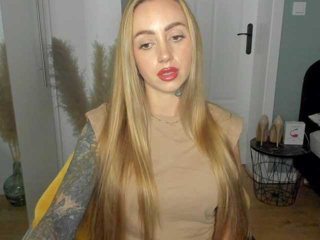 SEXYcoralie live cam on BongaCams