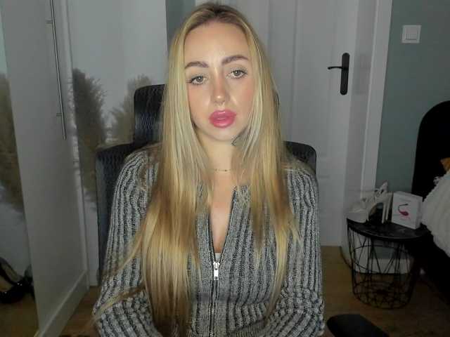 SEXYcoralie live cam on BongaCams