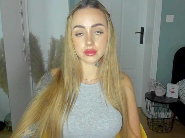 SEXYcoralie live cam on BongaCams