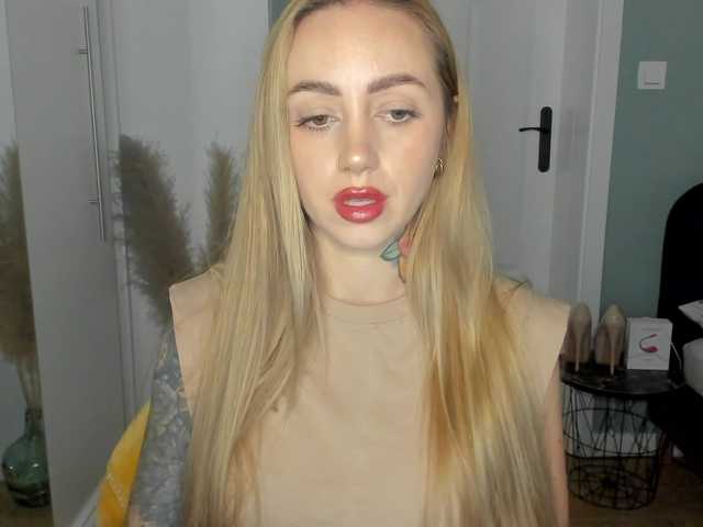 SEXYcoralie live cam on BongaCams