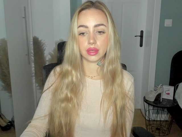 SEXYcoralie — live female cam