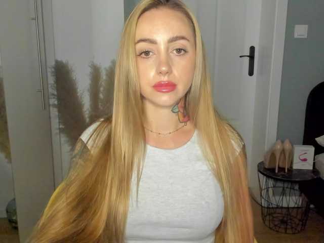 SEXYcoralie live cam on BongaCams