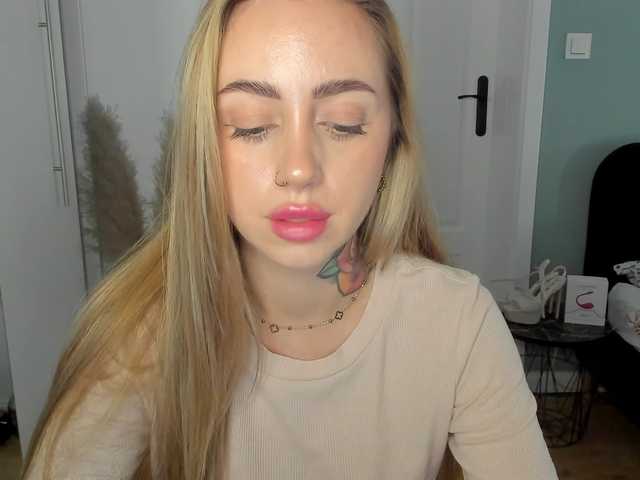 SEXYcoralie live cam on BongaCams