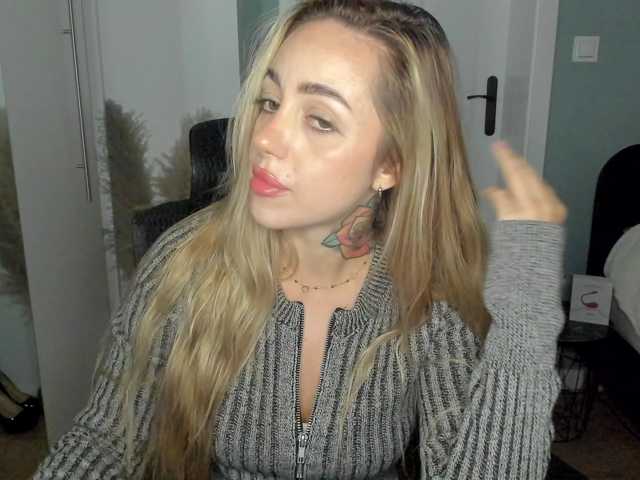 SEXYcoralie live cam on BongaCams