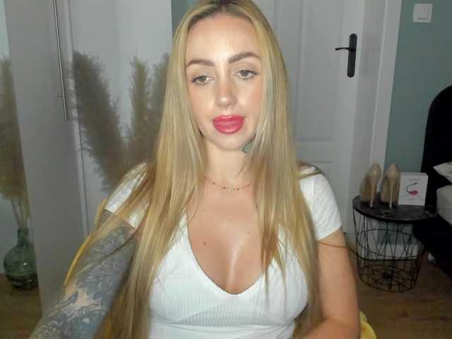 SEXYcoralie live cam on BongaCams