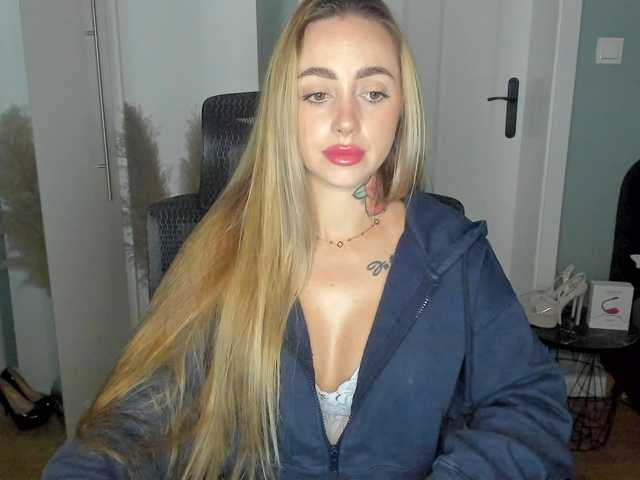 SEXYcoralie live cam on BongaCams