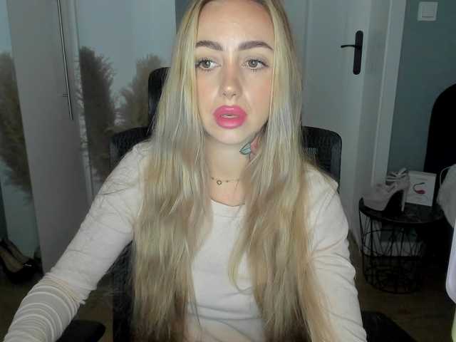 SEXYcoralie — live female cam