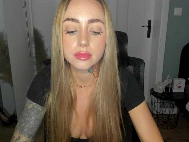 SEXYcoralie live cam on BongaCams