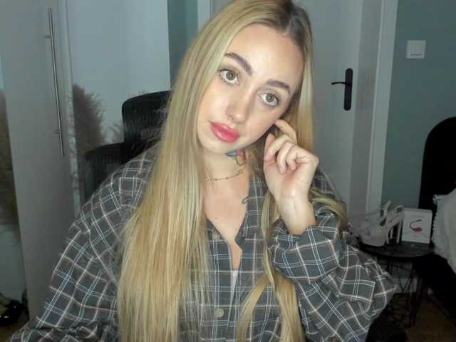 SEXYcoralie, live now on BongaCams