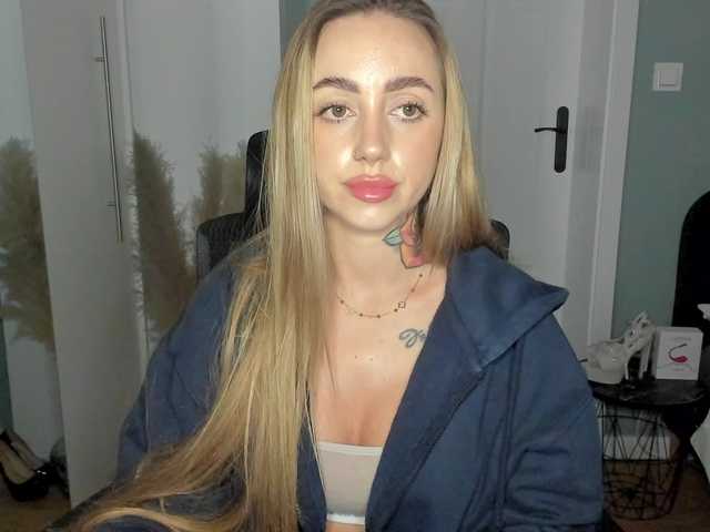 SEXYcoralie live cam on BongaCams