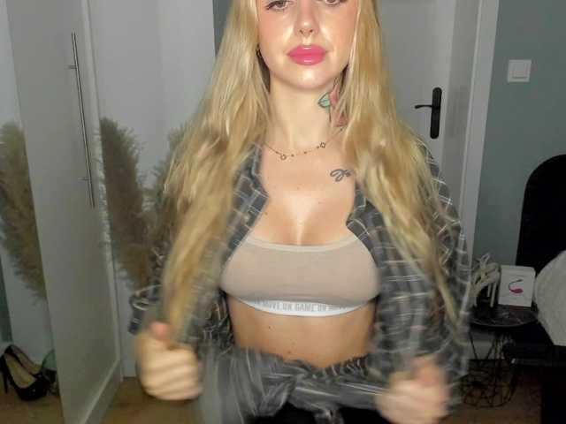 SEXYcoralie live cam on BongaCams