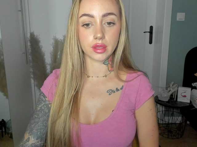 SEXYcoralie live cam on BongaCams
