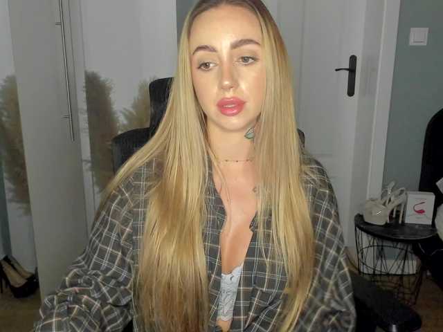 SEXYcoralie live cam preview