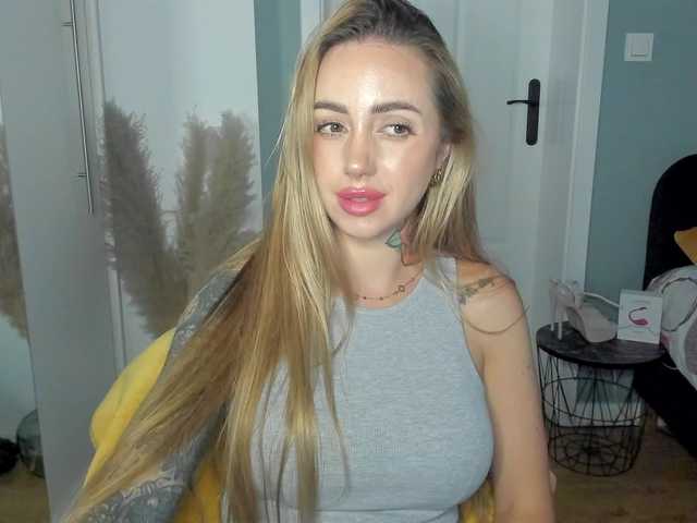 SEXYcoralie live cam on BongaCams