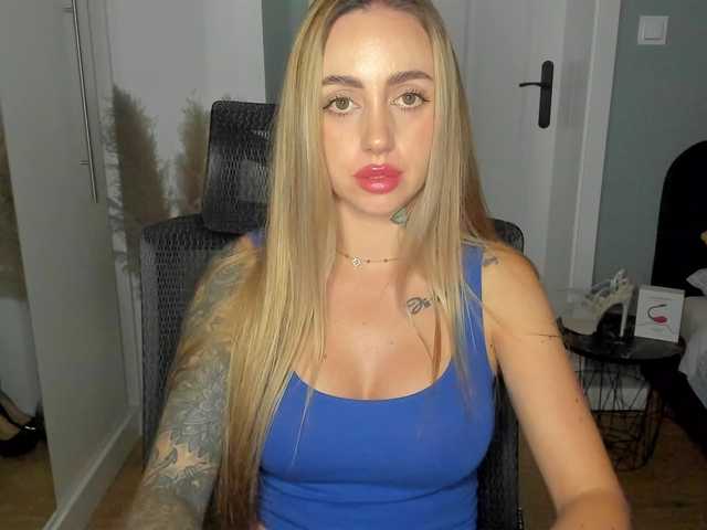 SEXYcoralie live cam on BongaCams