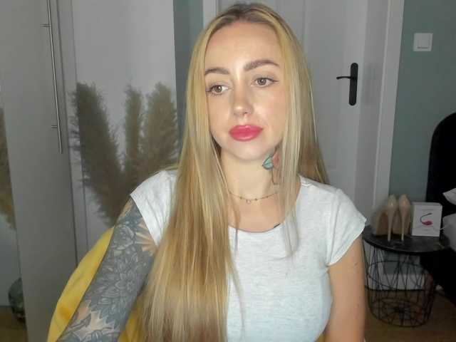 SEXYcoralie live cam on BongaCams