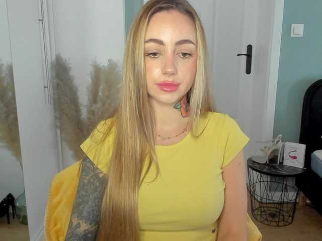 SEXYcoralie live cam on BongaCams