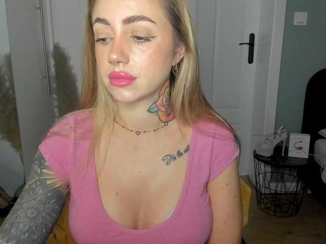 SEXYcoralie live webcam show