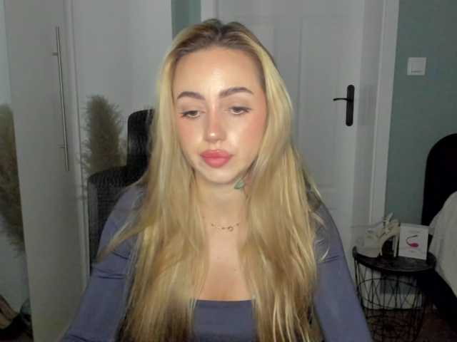 SEXYcoralie live cam on BongaCams