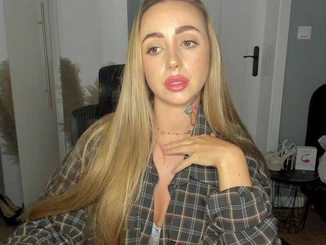 SEXYcoralie live cam on BongaCams