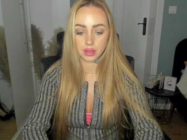 SEXYcoralie live cam on BongaCams