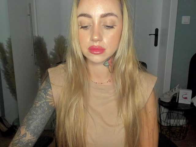 SEXYcoralie live cam on BongaCams