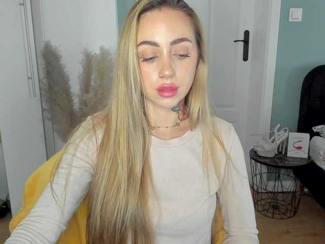 SEXYcoralie live cam on BongaCams