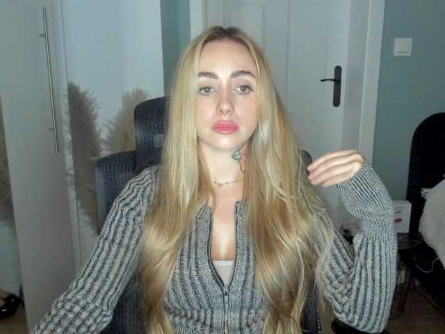 SEXYcoralie live cam on BongaCams