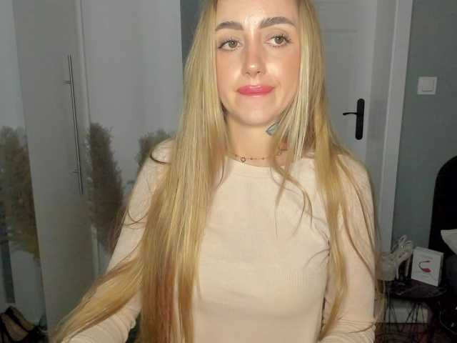 SEXYcoralie live cam on BongaCams