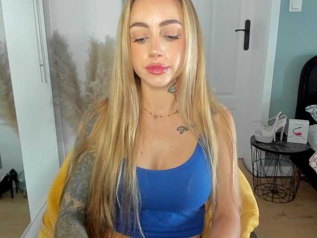 SEXYcoralie live cam on BongaCams