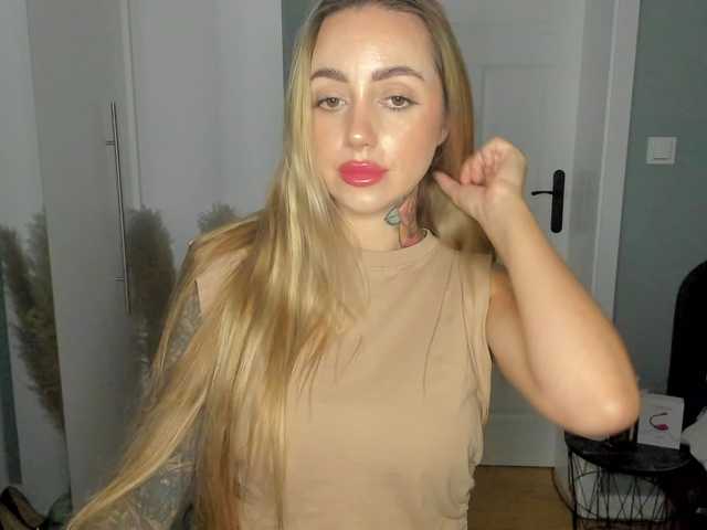 SEXYcoralie live cam on BongaCams