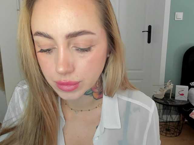 SEXYcoralie live cam on BongaCams