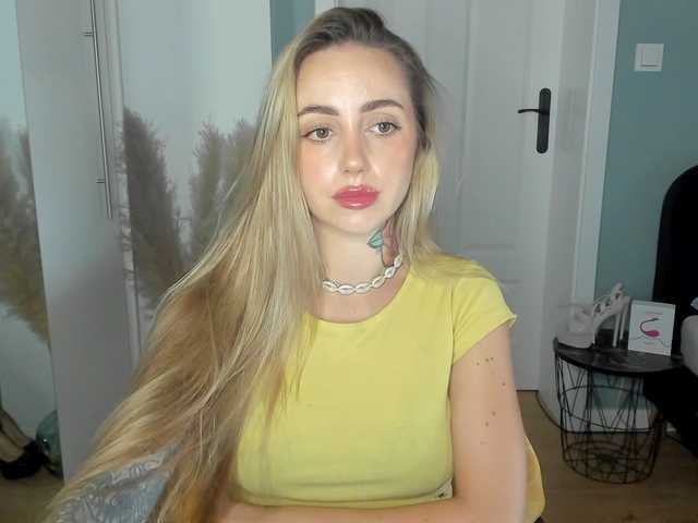 SEXYcoralie live cam on BongaCams