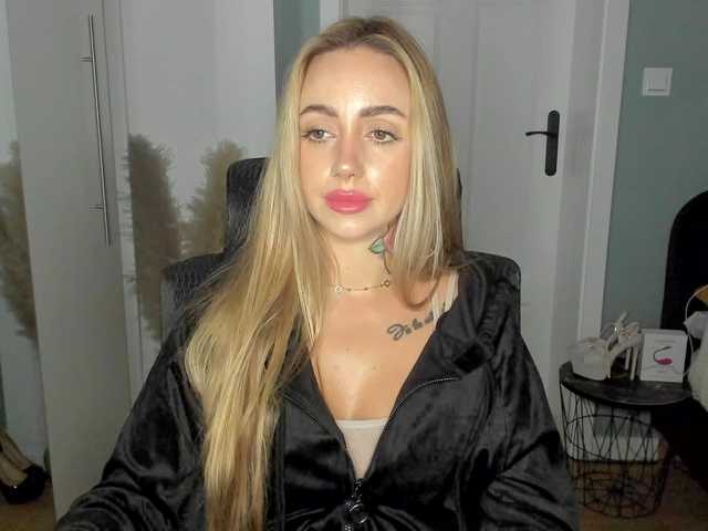 SEXYcoralie live cam on BongaCams