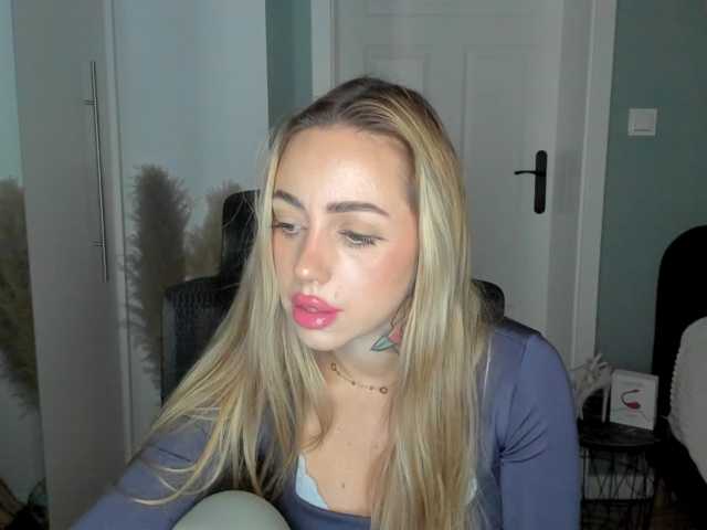 SEXYcoralie live cam on BongaCams