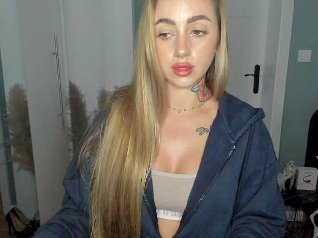 SEXYcoralie live cam on BongaCams