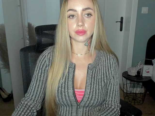 SEXYcoralie live cam on BongaCams