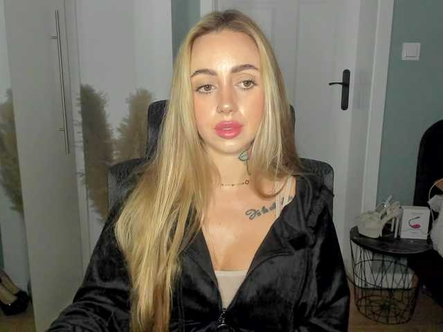 SEXYcoralie live cam on BongaCams