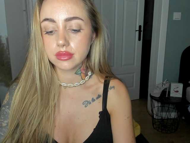 SEXYcoralie live cam on BongaCams