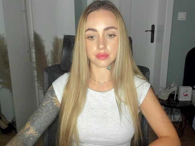 SEXYcoralie live cam on BongaCams
