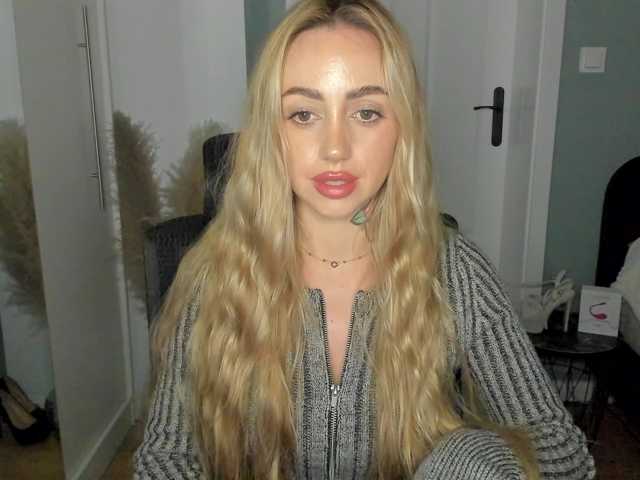 SEXYcoralie live cam on BongaCams