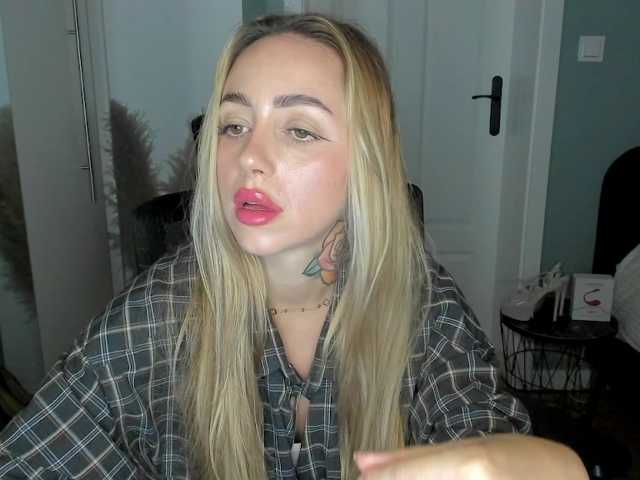 SEXYcoralie live cam on BongaCams
